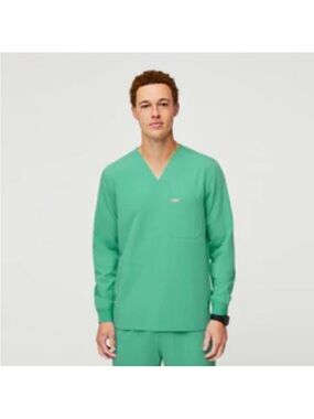 Figs CHISEC Top in Surgical  Green
